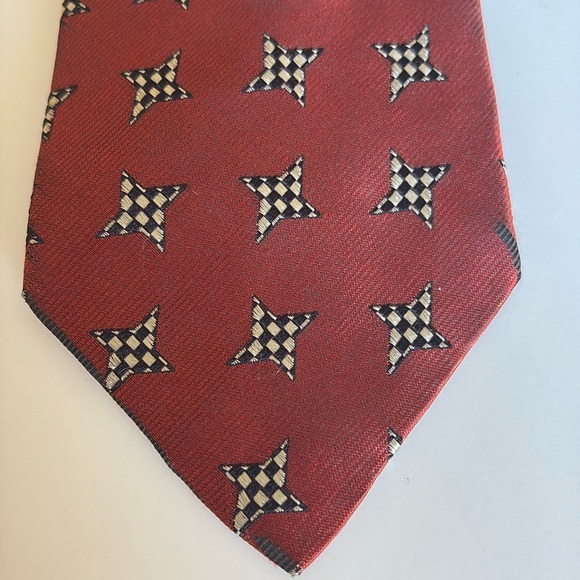 Hugo Boss Red Silk Tie with Houndstooth Design - Picture 1 of 10